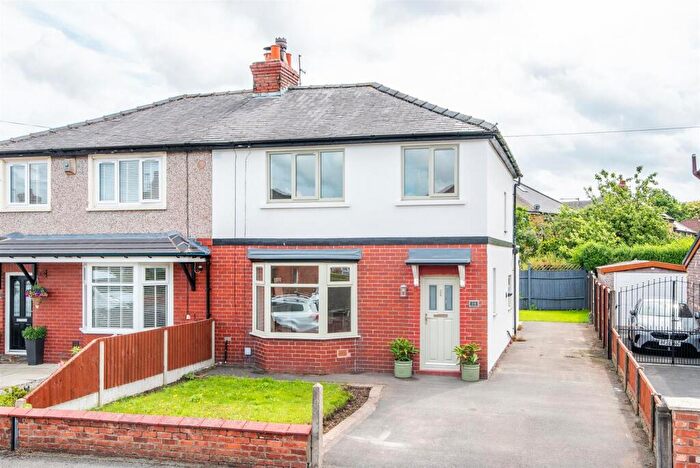 3 Bedroom Semi-Detached House For Sale In Winsor Avenue, Leyland, PR25
