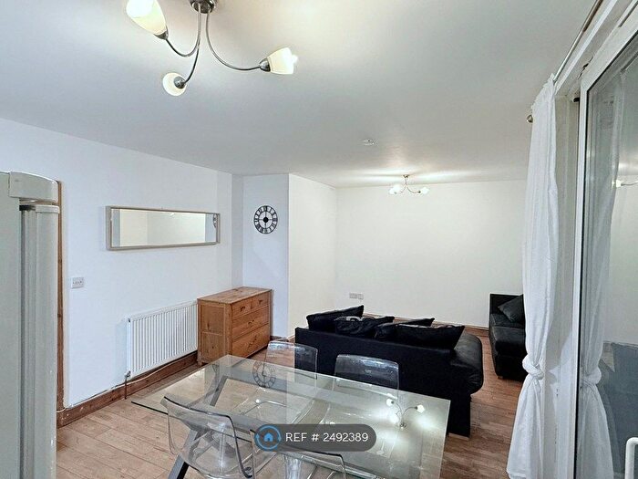 2 Bedroom Flat To Rent In St Leonards St, London, E3