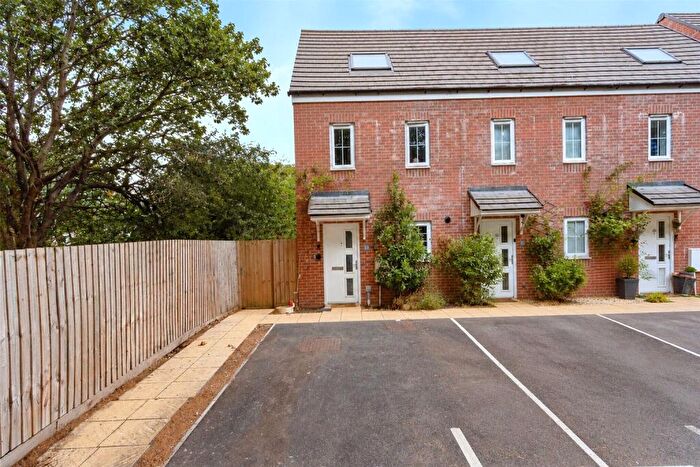3 Bedroom End Of Terrace House For Sale In Fauna Field, Dunstable, Bedfordshire, LU5