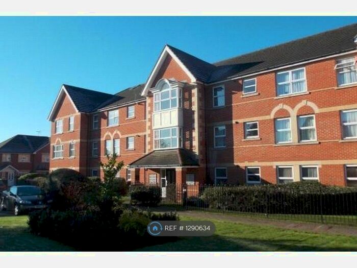 2 Bedroom Flat To Rent In Cobham Close, Enfield, EN1