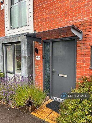 3 Bedroom Semi-Detached House To Rent In Kennet Walk, Reading, RG1