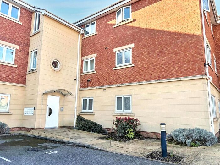 2 Bedroom Flat For Sale In Rivermead Court, Wakefield, WF2