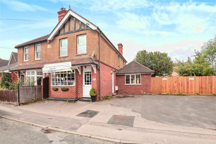 3 Bedroom End Of Terrace House To Rent In Emmbrook Road, Wokingham, Berkshire, RG41