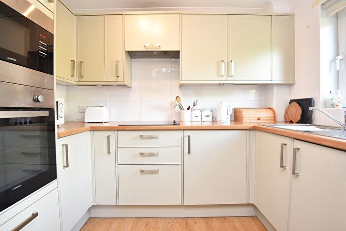 2 Bedroom Flat For Sale In East Parade, Harrogate, HG1