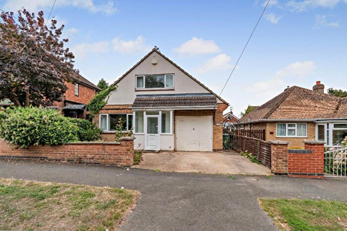 2 Bedroom Detached House For Sale In North Park Drive, Kettering, Northamptonshire, NN16