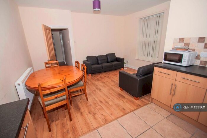 7 Bedroom Detached House To Rent In Cambridge Road, Southampton, SO14