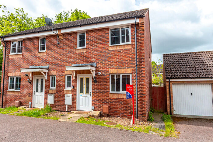 3 Bedroom Semi-Detached House For Sale In Maye Dicks Road, Rushden, NN10