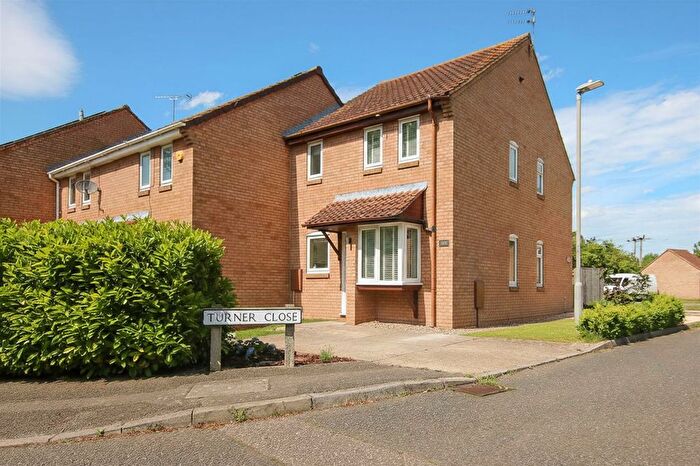 1 Bedroom Terraced House For Sale In Turner Close, Aylesbury, HP20