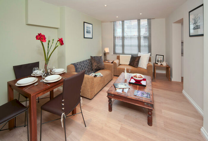1 Bedroom Apartment To Rent In Abbots Chambers, - Bishopsgate, Liverpool Street, London, EC2M