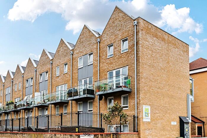 3 Bedroom Flat For Sale In Carisbrooke Gardens, London, SE15