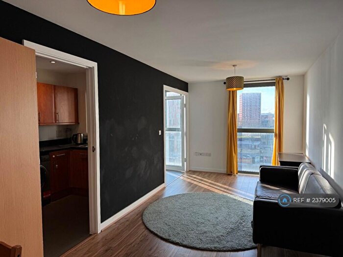 2 Bedroom Flat To Rent In De Havilland Court, London, N17