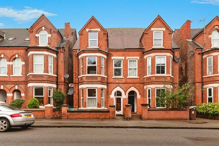 4 Bedroom Semi Detached House For Sale In Hope Drive, Nottingham, NG7