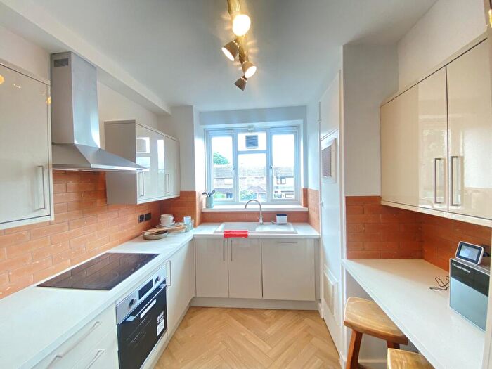 3 Bedroom Apartment To Rent In Tyneham Close, Battersea, SW11
