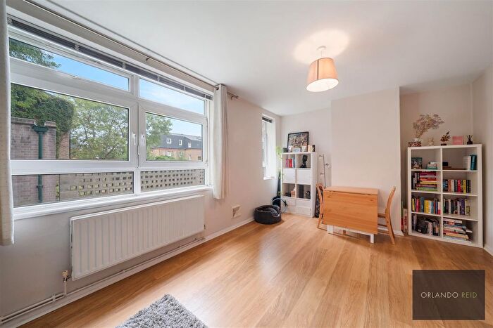 2 Bedroom Flat For Sale In Cubitt Terrace, Clapham, SW4