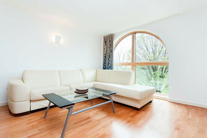 2 Bedroom Apartment To Rent In Poole Street, London, N1