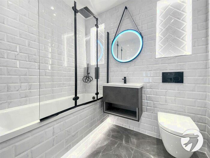 1 Bedroom Flat To Rent In High Street, Chatham, ME4