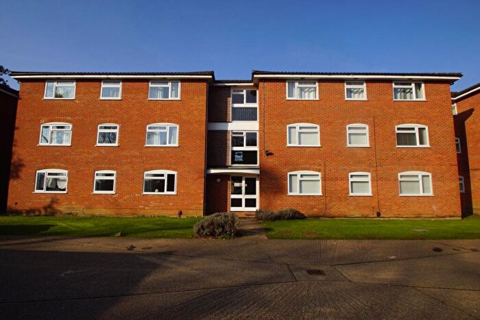 1 Bedroom Flat To Rent In Cobblers Close, Farnham Royal, SL2