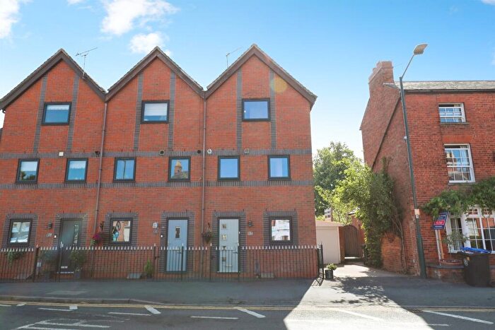 2 Bedroom Town House For Sale In Thorpe Mews, Wellesbourne, Warwick, CV35