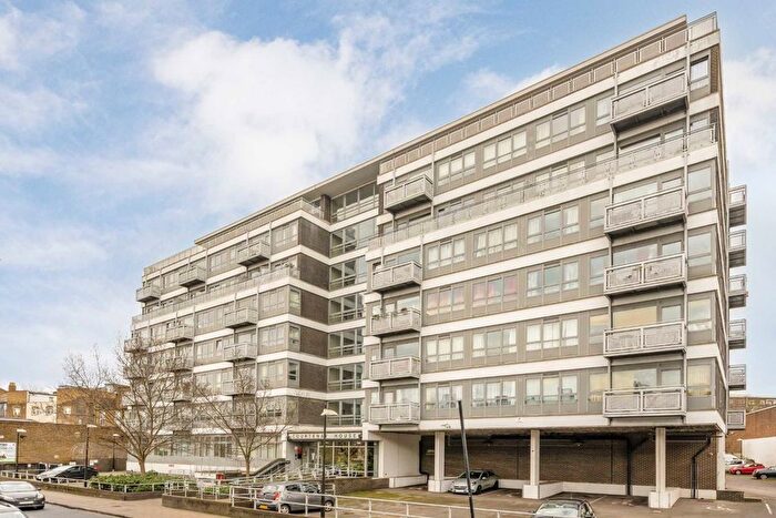 1 Bedroom Flat To Rent In New Park Road, London, SW2