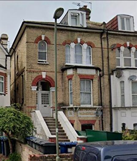 4 Bedroom Flat To Rent In Second Avenue, NW4