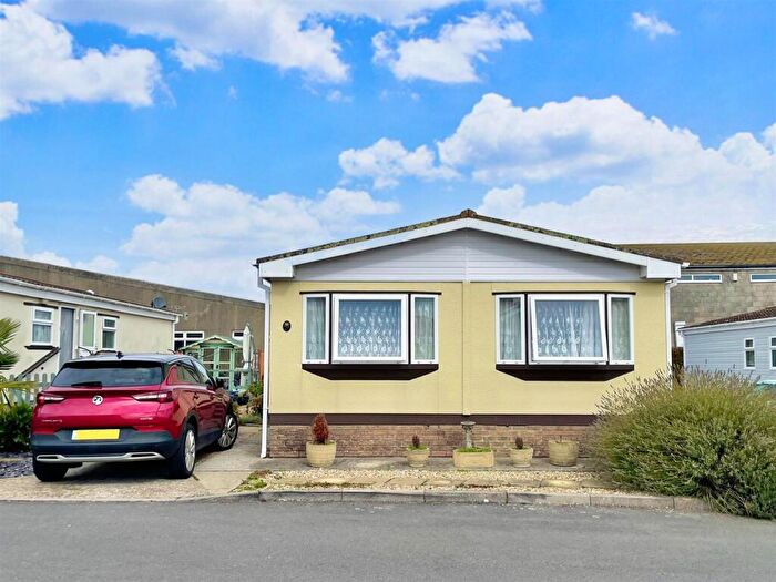 2 Bedroom Park Home For Sale In Chickerell Road, Weymouth, DT4