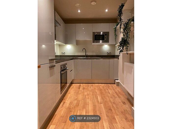 1 Bedroom Flat To Rent In The Crescent, London, SE8