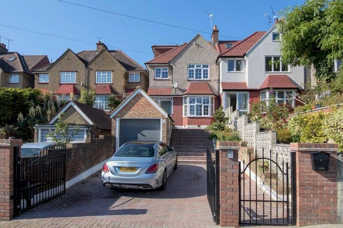 4 Bedroom Property To Rent In Broomhill Road, London, SW18