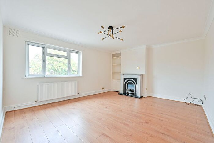 3 Bedroom Maisonette To Rent In Lonsdale Avenue, Beckton, E6