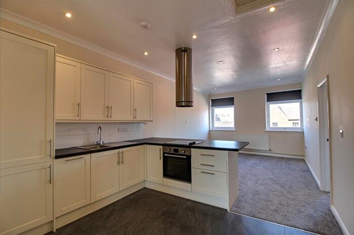 2 Bedroom Flat To Rent In High Street, Cranleigh, Surrey, GU6
