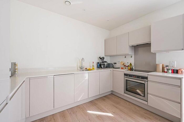 1 Bedroom Flat For Sale In Deauville Close, , Canary Wharf, London, E14
