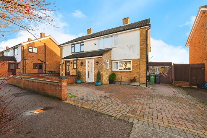 3 Bedroom Semi-Detached House For Sale In Elm Drive, Cheshunt, Waltham Cross, EN8