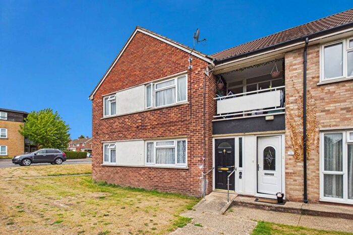 2 Bedroom Flat For Sale In Redfield Court, Newbury, Berkshire, RG14
