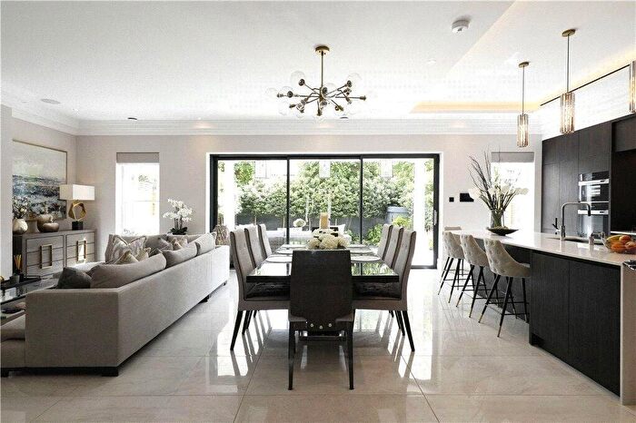 5 Bedroom Country House To Rent In Cottenham Park Road, Wimbledon, London, SW20