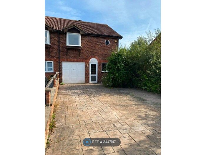 3 Bedroom End Of Terrace House To Rent In Melton Fields, Epsom, KT19