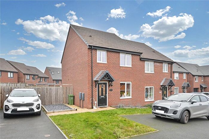 3 Bedroom Semi Detached House For Sale In Middleham Avenue, Stafford, Staffordshire, ST16