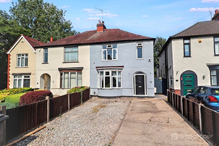 3 Bedroom Semi Detached House For Sale In Coventry Road, Nuneaton, Warwickshire, CV11
