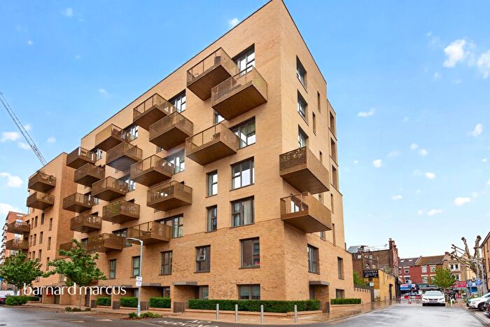 3 Bedroom Flat For Sale In Sorrel Mead, London, NW9