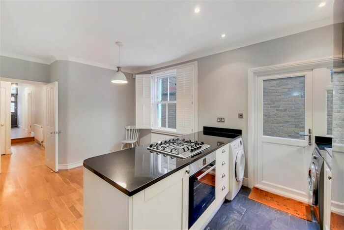 2 Bedroom Flat To Rent In Mandalay Road, London, SW4
