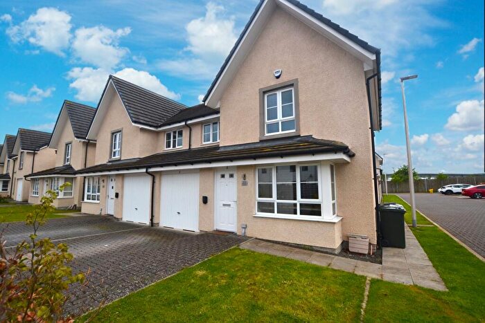 3 Bedroom Semi-Detached House To Rent In Barnyard Park Loan, South Gyle, Edinburgh, EH12