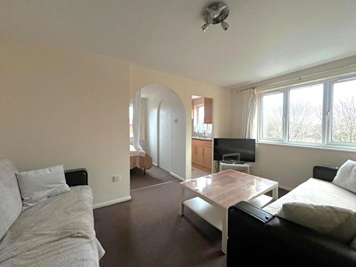 1 Bedroom Flat To Rent In Whitehead Close, N18