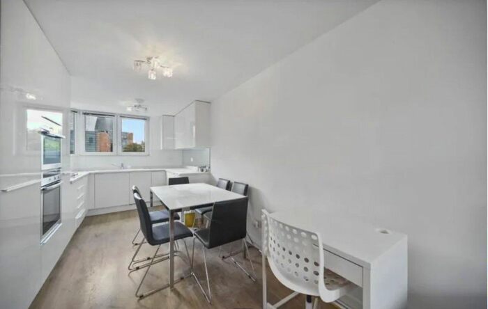 4 Bedroom Flat To Rent In Monica Shaw Court, Purchese Street, Camden., NW1