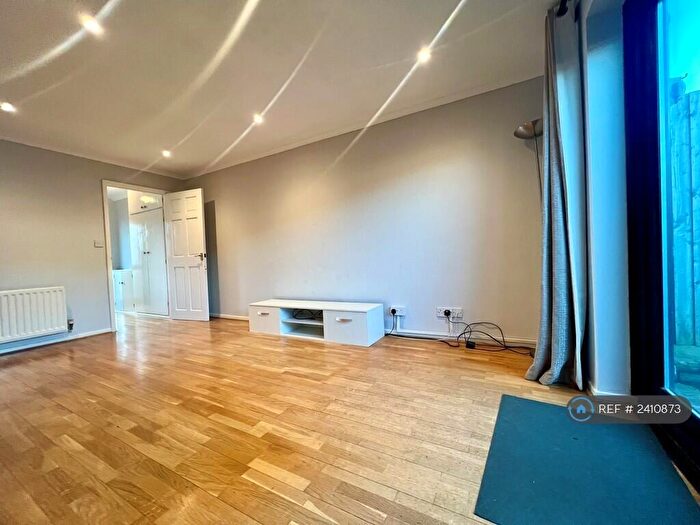 2 Bedroom Terraced House To Rent In Hilton Court, Coventry, CV5