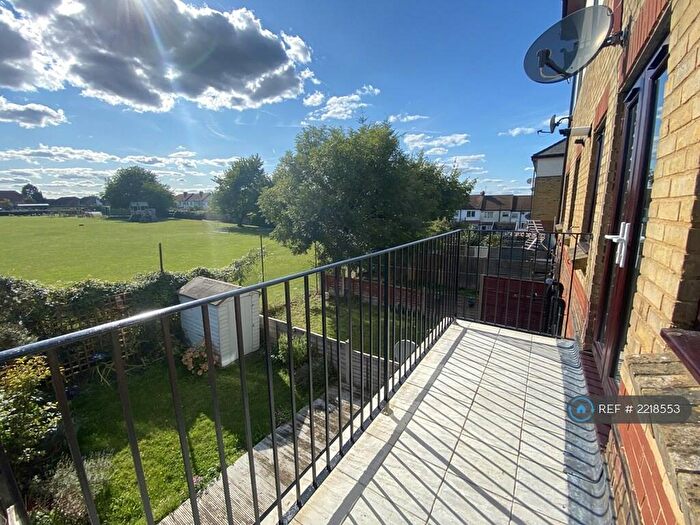 1 Bedroom Flat To Rent In Semple Gardens, Chatham, ME4