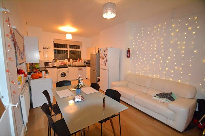 5 Bedroom House To Rent In Belgrave Avenue, Manchester, M14