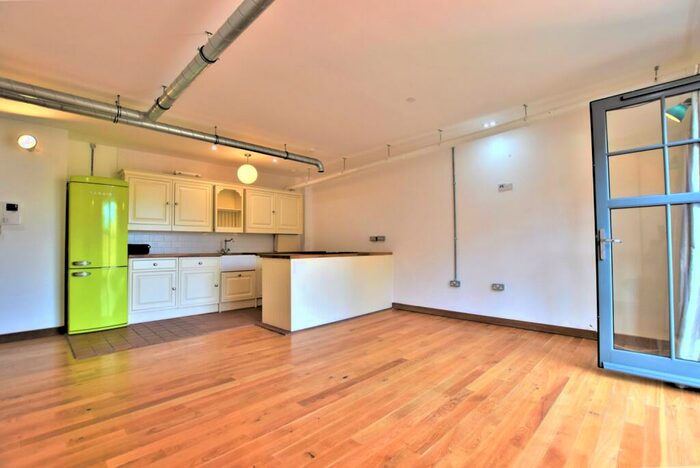 2 Bedroom Flat To Rent In Jasper Road London, SE19