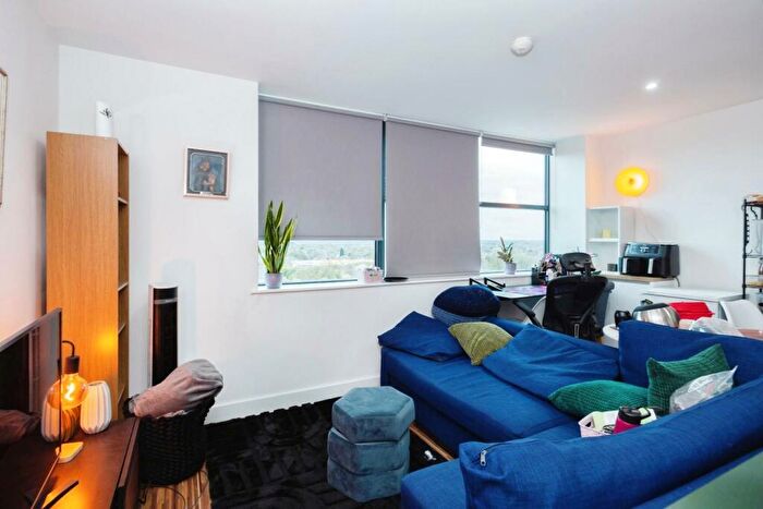 1 Bedroom Apartment For Sale In Chester Road, Old Trafford, Manchester, M16