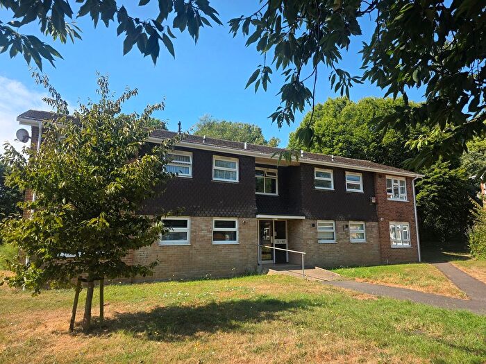 2 Bedroom Flat To Rent In Selkirk Close, Wimborne, BH21