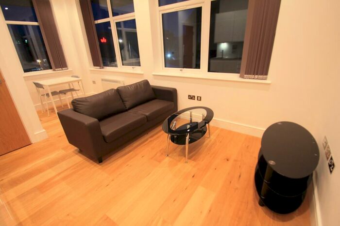 Apartment To Rent In Park Street West, Luton, LU1