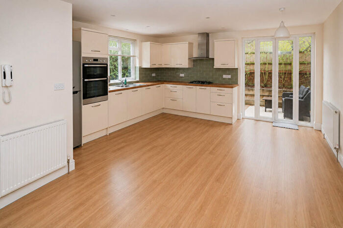 2 Bedroom Flat For Sale In Junction Road, Dorking, RH4