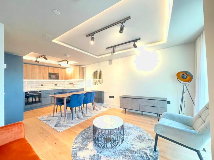 3 Bedroom Flat To Rent In Newhams Yard, Tower Bridge, SE1